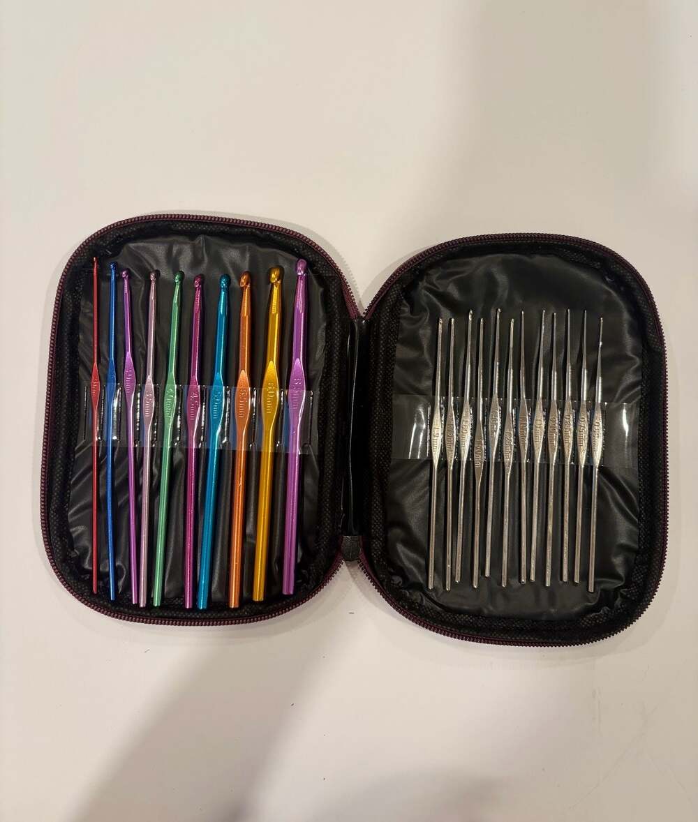 22-Piece Crochet Hook Set with Aluminum and Steel Needles and Carrying Case